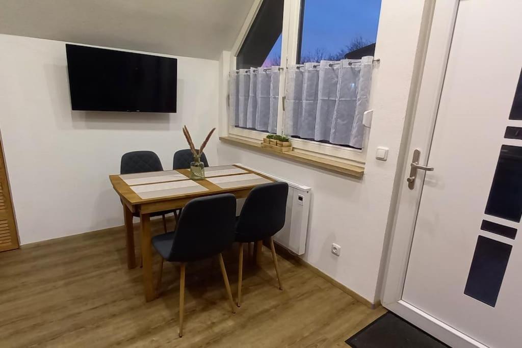 Kleine, Gemuetliche Dachgeschosswohnung Laudenbach  Extérieur photo